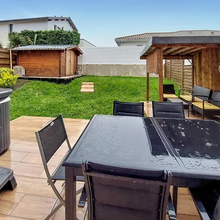 3 Bedroom Gorgeous Home In Angresse Angresse